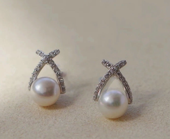 925 Sterling Silver Beautiful Swirl Pearl Stud Earrings